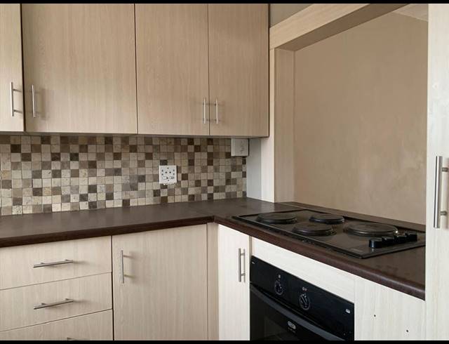 2 BEDROOM APARTMENT FOR SALE IN KEMPTON PARK EXT 3